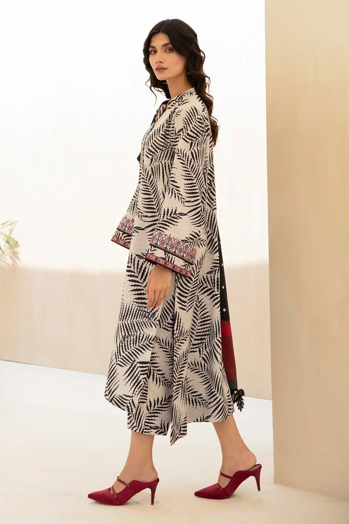 BAROQUE - 3PC KARANDIPRINTED SHIRT WITH KARANDI PRINTED SHAWL- FW-07