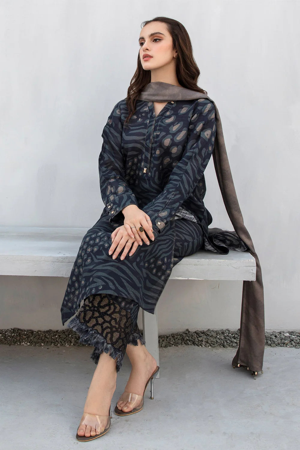 BAROQUE -3PC PRINTED KARANDI DRESS WITH KARANDI WOOL SHAWL- FW-126