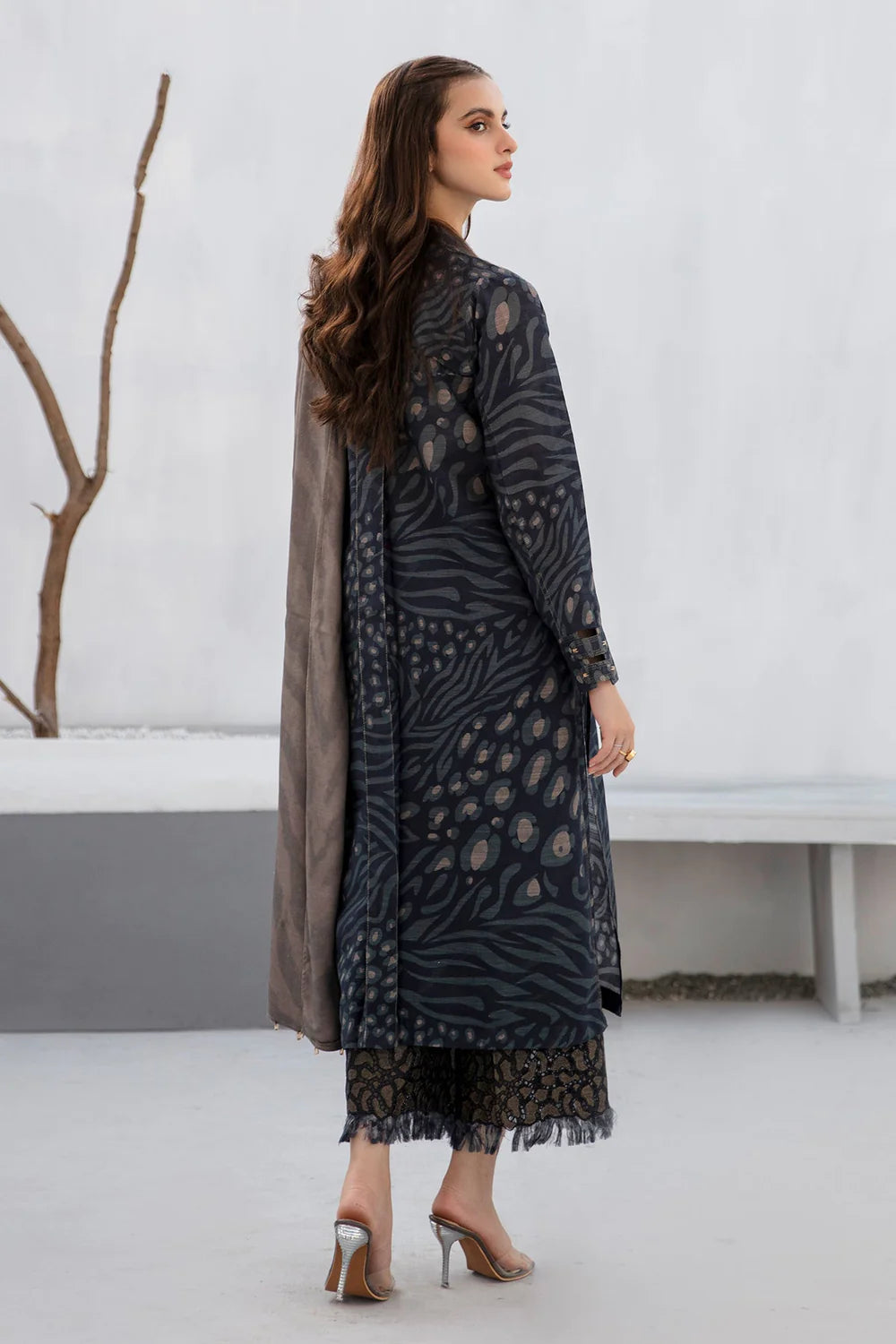 BAROQUE -3PC PRINTED KARANDI DRESS WITH KARANDI WOOL SHAWL- FW-126