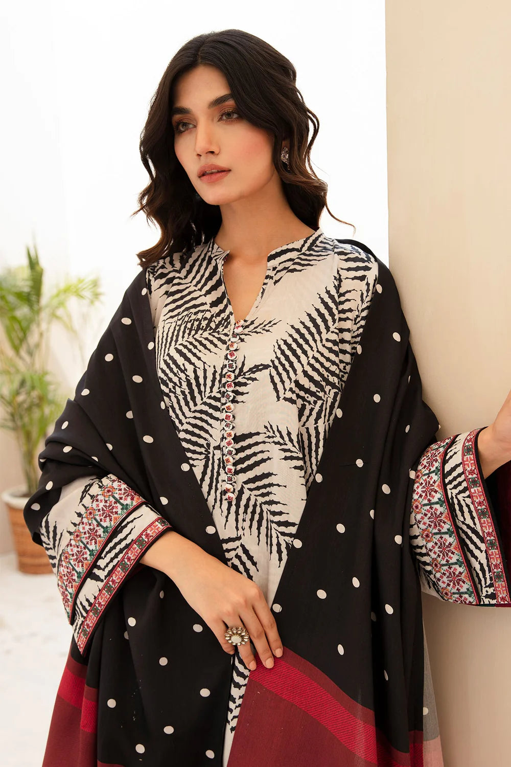 BAROQUE -3PC PRINTED KARANDI DRESS WITH KARANDI WOOL SHAWL- FW-98