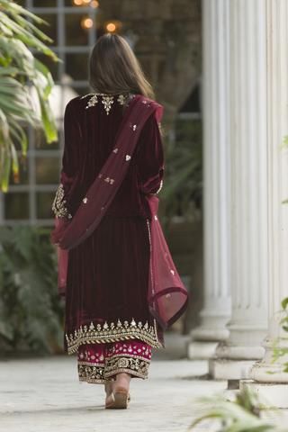 SANA ABBAS -3PC EMBROIDERED VELVET DRESS WITH HEAVY EMBROIDED NET DUPATTA- FPW-19