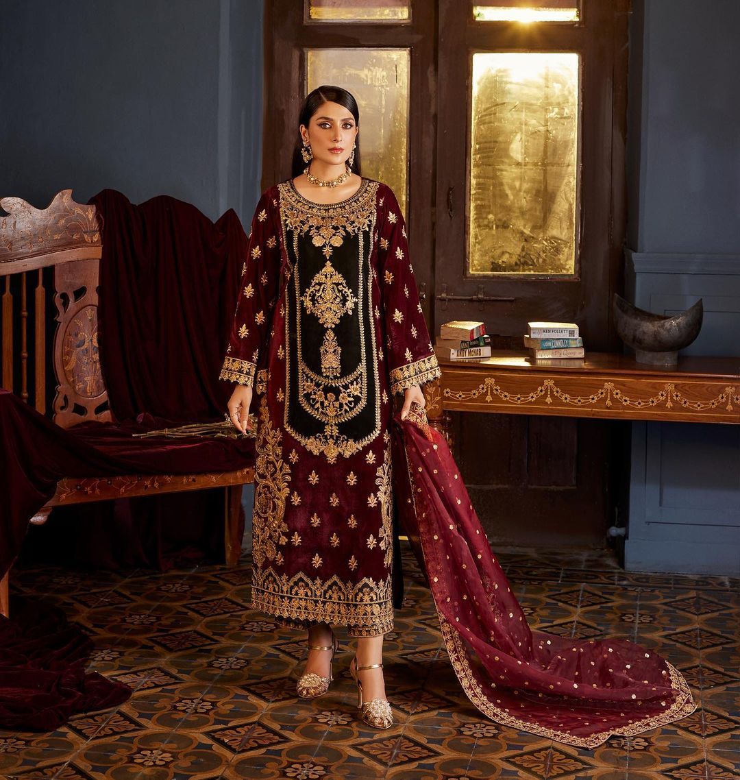 ZAINAB CHOTTANI -3PC FULLY HEAVY EMBROIDERED FANCY VELVET DRESS WITH HEAVY EMBROIDERED CUTWORK ORGANZA DUPATTA- FPW-101