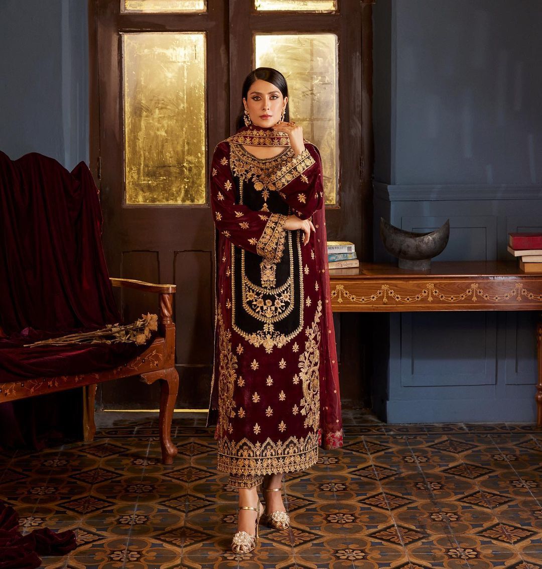 ZAINAB CHOTTANI -3PC FULLY HEAVY EMBROIDERED FANCY VELVET DRESS WITH HEAVY EMBROIDERED CUTWORK ORGANZA DUPATTA- FPW-101