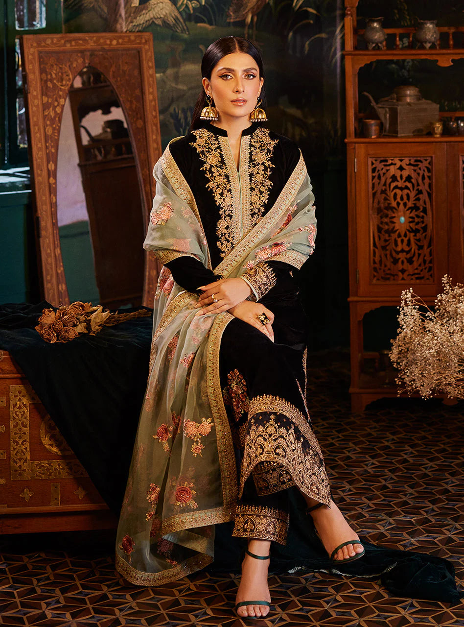 ZAINAB CHOTTANI-3PC HEAVY EMBROIDERED VELVET DRESS WITH 4 SIDE FULLY HEAVY EMBROIDERED DUPATTA- FPW-128