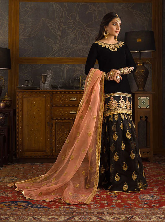 ZAINAB CHOTHANI -3PC FULLY EMBROIDERED HAND WORK VELVET DRESS WITH 4 SIDE HEAVY EMBROIDERED DUPATTA WITH TUSSELS- FPW-74