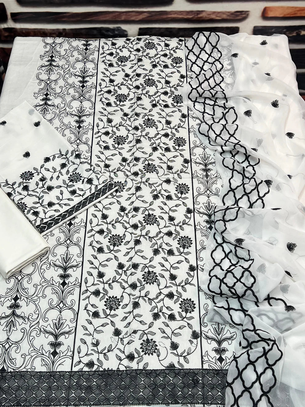 ASIM JOFA -3PC EMBROIDED LAWN DRESS WITH EMBROIDED CHIFFON DUPATTA- FCO-97