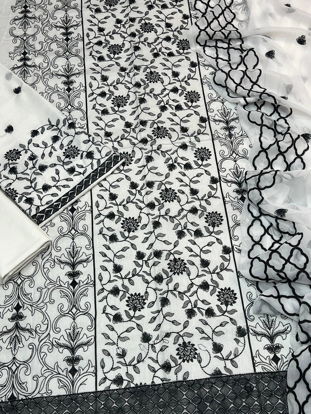 ASIM JOFA -3PC EMBROIDED LAWN DRESS WITH EMBROIDED CHIFFON DUPATTA- FCO-97