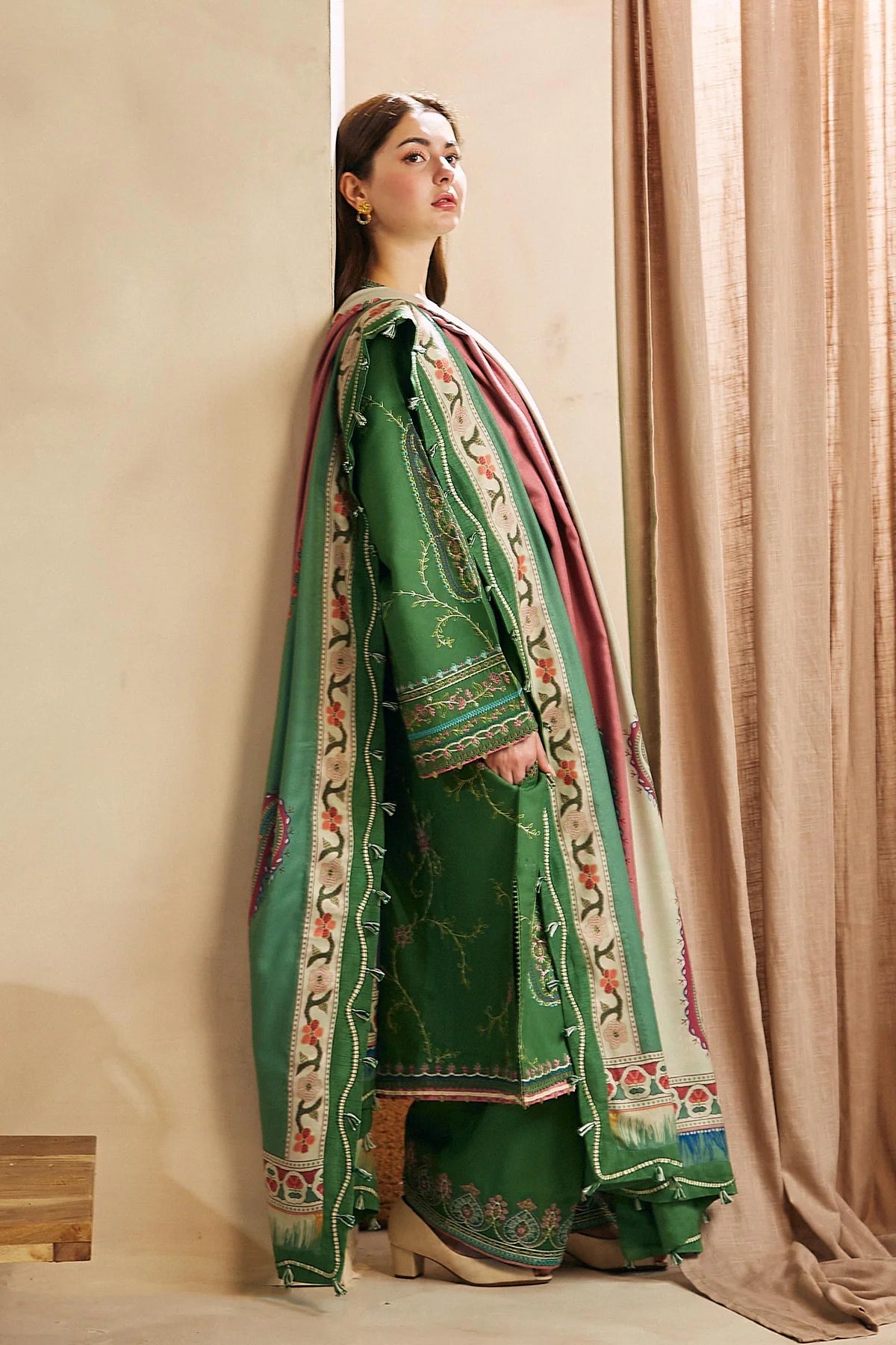 ZARA SHAHJAHAN -3PC EMBRODIERED DHANAK DRESS WITH EMBROIDERED DHANAK WOOL SHAWL- FW-125