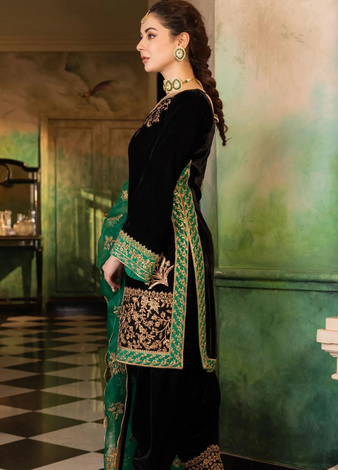 ZAINAB CHOTHANI -3PC FANCY HEAVY EMBROIDERED VELVET DRESS WITH 4 SIDE HEAVY EMBROIDERED ORGANZA DUPATTA- FPW-73